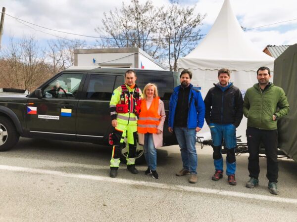 HUTIRA na Ukrajině pomáhala dodáním elektrocentrály pro sanitky, mobilní úpravny vody a kontejneru | HUTIRA