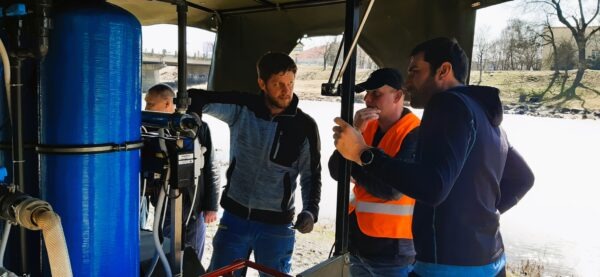 HUTIRA na Ukrajině pomáhala dodáním elektrocentrály pro sanitky, mobilní úpravny vody a kontejneru | HUTIRA