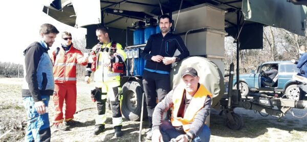 HUTIRA na Ukrajině pomáhala dodáním elektrocentrály pro sanitky, mobilní úpravny vody a kontejneru | HUTIRA