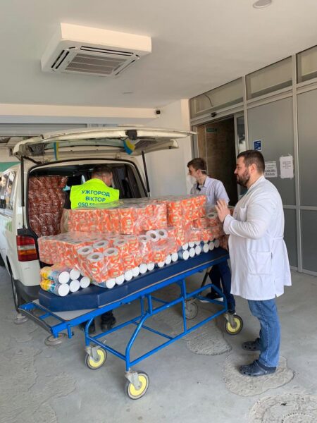 HUTIRA na Ukrajině pomáhala dodáním elektrocentrály pro sanitky, mobilní úpravny vody a kontejneru | HUTIRA